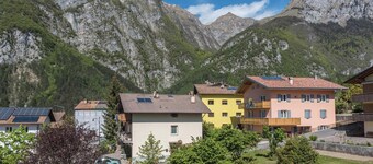 Vacation Apartment Ciclamino Superior Otto with Mountain View, Wi-Fi & Terrace