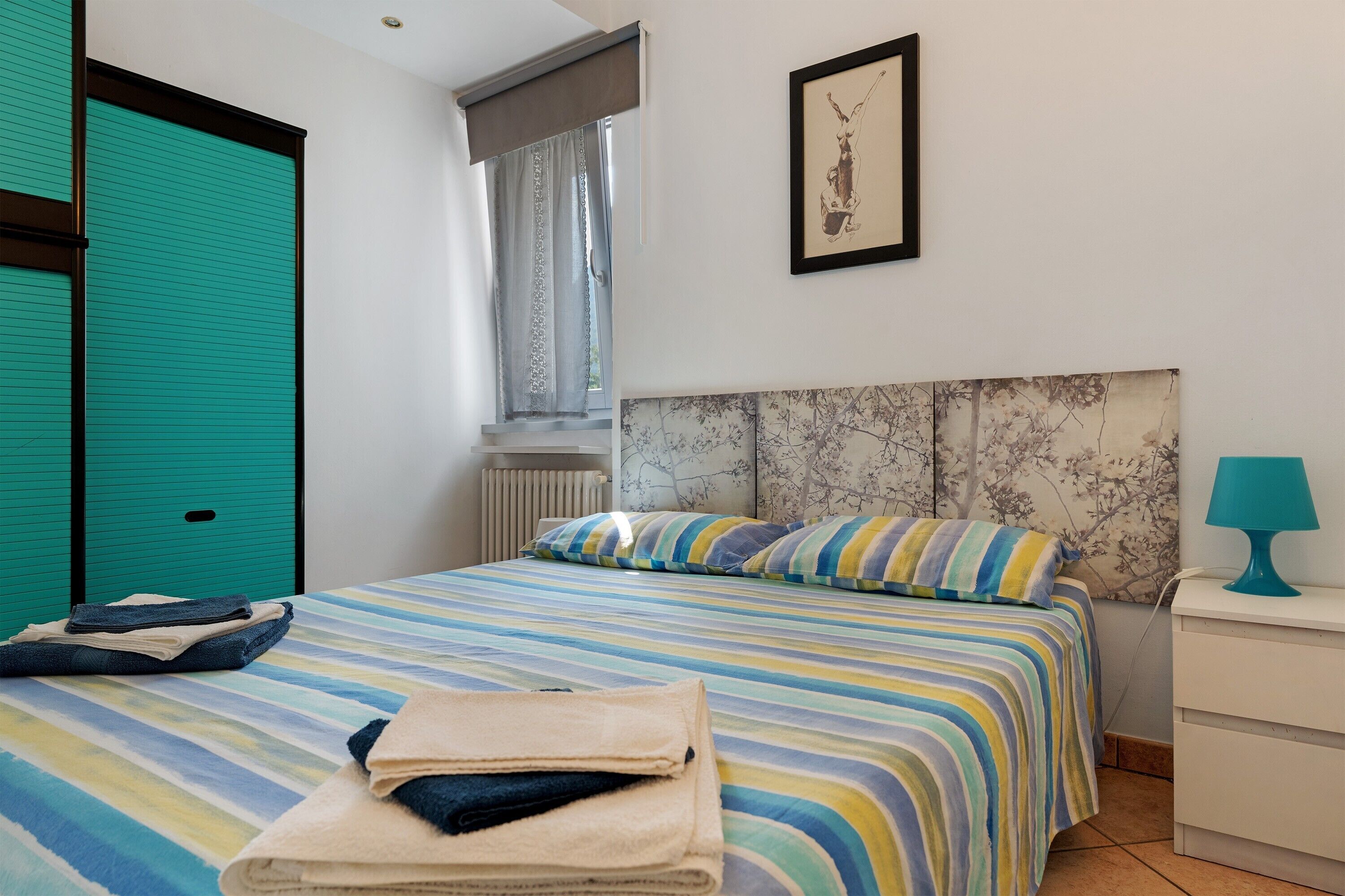 1 habitación, tabla de planchar con plancha, wifi gratis y ropa de cama 