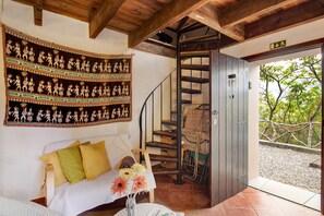 Interior - Vacation Chalet "The Perfect Cottage" with Mountain View & Wi-Fi (São Vicente)