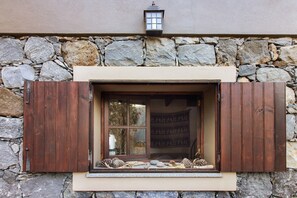 Exterior detail - Vacation Chalet "The Perfect Cottage" with Mountain View & Wi-Fi (São Vicente)