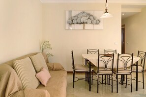 Dining - Holiday Apartment Oliveira Atlantic View with Sea View, Wi-Fi & Balcony (Funchal)