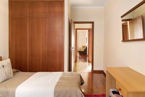 2 bedrooms, iron/ironing board, free WiFi, bed sheets - Holiday Apartment Oliveira Atlantic View with Sea View, Wi-Fi & Balcony (Funchal)