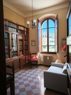 TV, stereo, offices - La Dimora del Musicista Holiday Apartment: Mountain View, Wi-Fi, Garden (foligno)