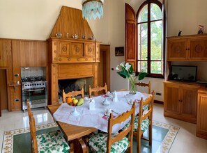 Dining - La Dimora del Musicista Holiday Apartment: Mountain View, Wi-Fi, Garden (foligno)