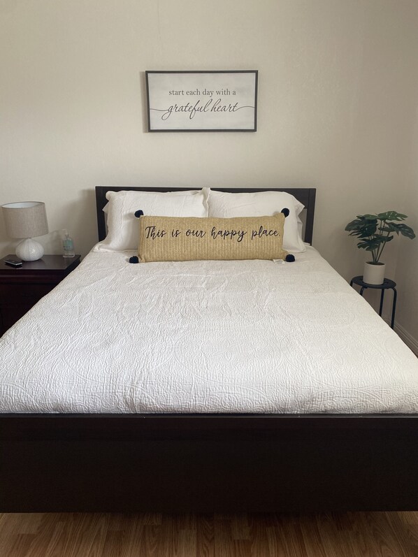 1 bedroom, desk, free WiFi, bed sheets
