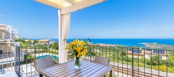 Apartment "Vista Bocche di Bonifacio" with Outdoor Pool