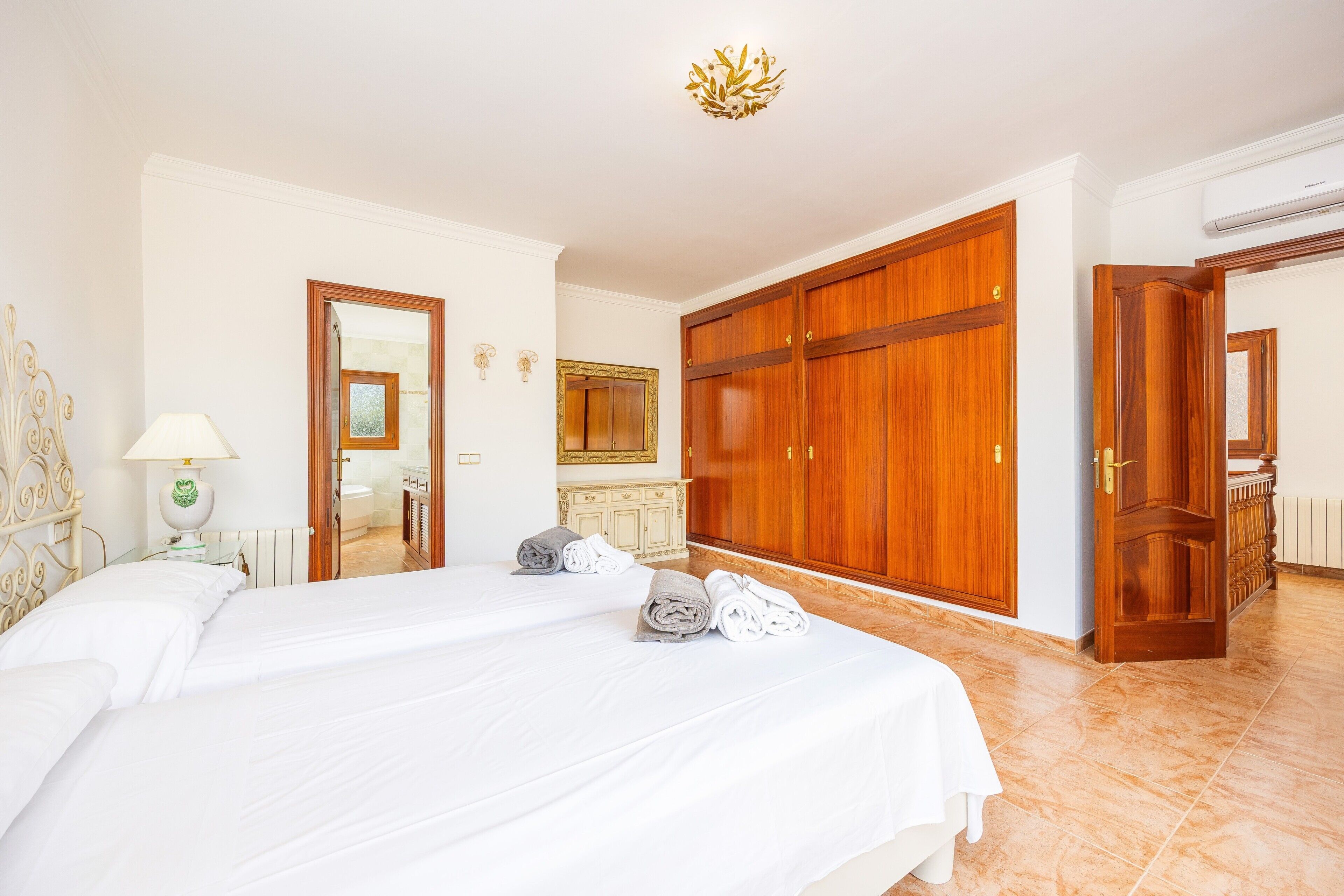 4 Schlafzimmer, Bügeleisen/Bügelbrett, kostenloses WLAN, Bettwäsche