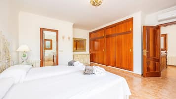 4 Schlafzimmer, Bügeleisen/Bügelbrett, kostenloses WLAN, Bettwäsche