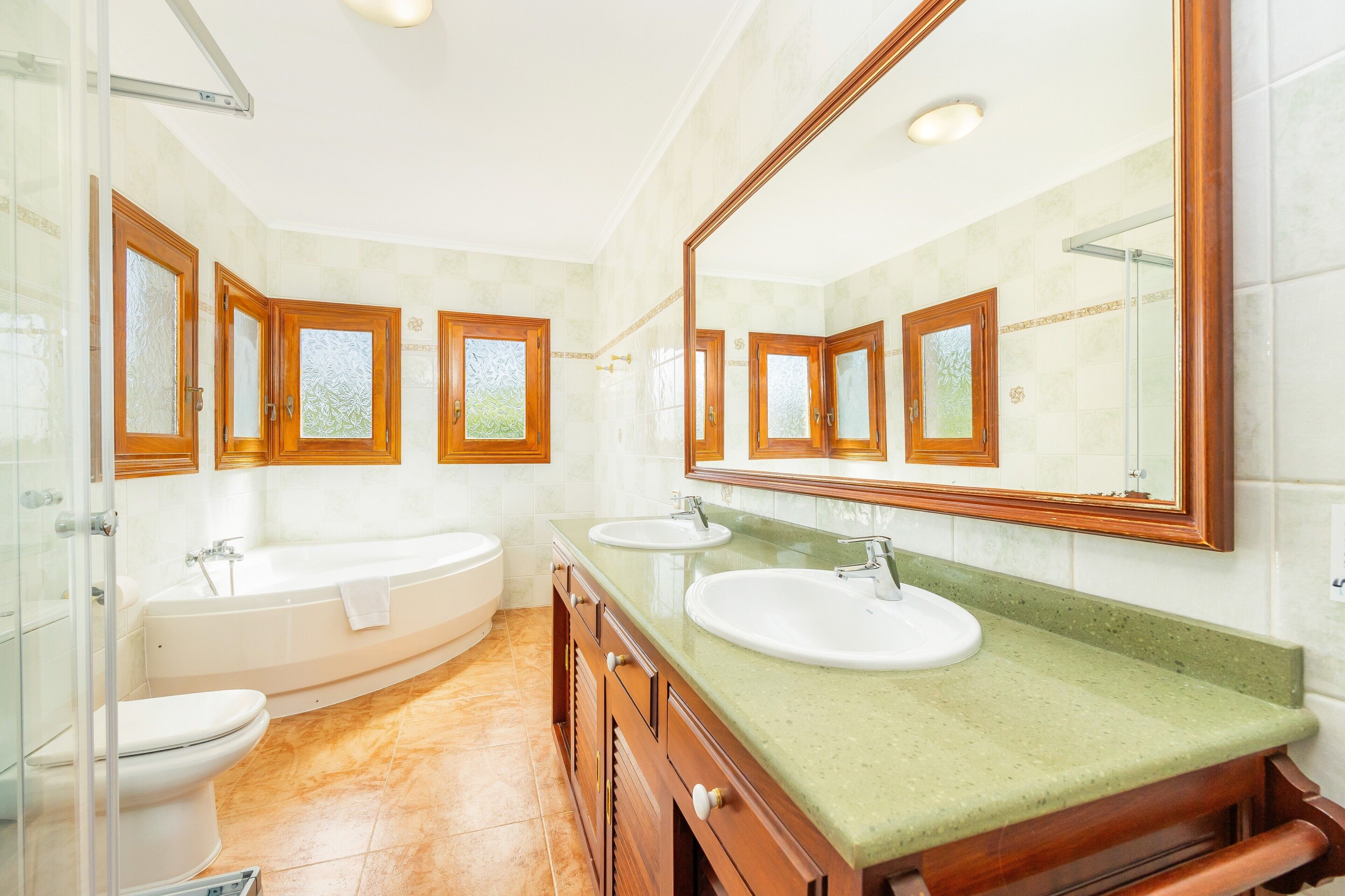 Bathtub, hair dryer, towels