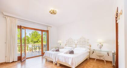 Holiday Home "Tomymar" with Pool, Wi-Fi, Garden, and Terrace