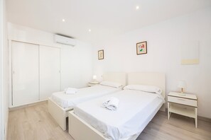 3 bedrooms, iron/ironing board, free WiFi, bed sheets - Holiday Home Ca Na Bel with Sea View, Wi-Fi, A/C, Terrace & Balcony (Cala Ratjada)