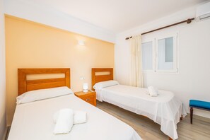 3 chambres, fer et planche à repasser, Wi-Fi gratuit, draps fournis