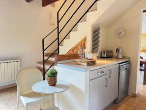 Fridge, oven, stovetop, dishwasher - Holiday Home 'Apartamento Arco' with Mountain View, Shared Pool and Wi-Fi (Costitx)