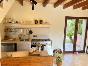 Fridge, oven, stovetop, dishwasher - Holiday Home 'Apartamento Arco' with Mountain View, Shared Pool and Wi-Fi (Costitx)