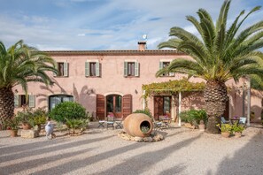Terrace/patio - Holiday Home 'Apartamento Arco' with Mountain View, Shared Pool and Wi-Fi (Costitx)