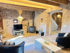 TV, fireplace - Holiday Home 'Casa Pina' with Mountain View, Shared Pool and Wi-Fi (Costitx)