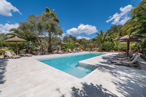 Holiday Home 'Casa Pina' with Mountain View, Shared Pool and Wi-Fi