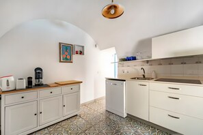 Coffee/tea maker, fridge, microwave, oven - Vacation Home "Molino Son Moll" with Pool, Wi-Fi, Balcony, Garden & Terrace (Cala Ratjada)