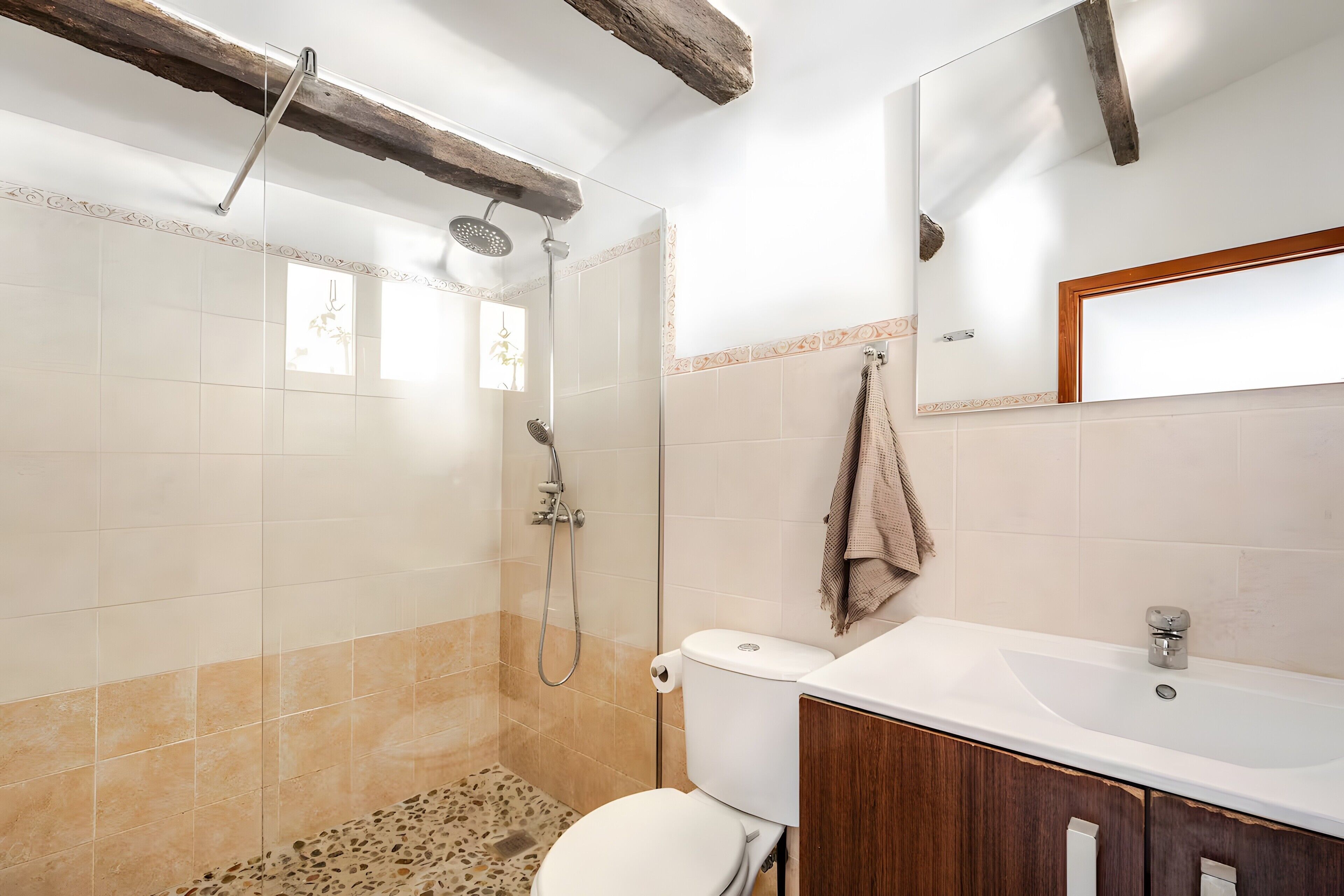 Dusche, Haartrockner, Handtücher