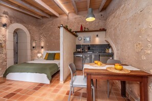 1 dormitorio, tabla de planchar con plancha, wifi gratis y ropa de cama