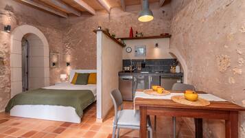 1 dormitorio, tabla de planchar con plancha, wifi gratis y ropa de cama