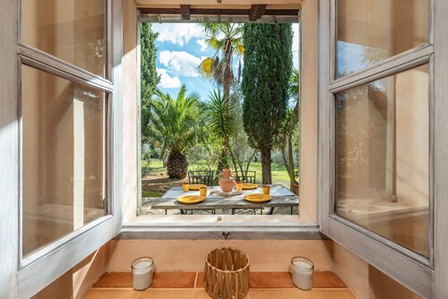 Holiday Home 'Groc' with Mountain View, Shared Pool and Wi-Fi