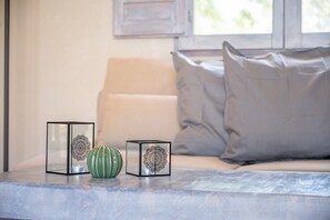 Interior - Holiday Home 'Cascada' with Mountain View, Private Pool and Wi-Fi (Costitx)
