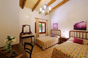 3 chambres, fer et planche à repasser, Wi-Fi gratuit, draps fournis