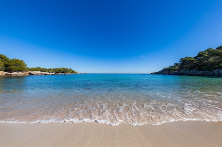 Beach nearby. Apartamento "La Pergola" with Wi-Fi, A/C, Terrace & Garden