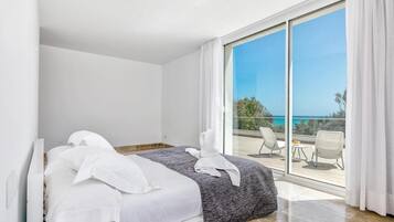 5 bedrooms, iron/ironing board, free WiFi, bed sheets