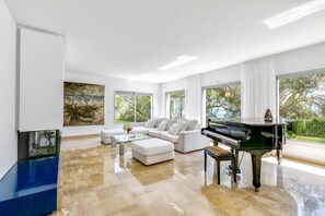 TV, fireplace, ping pong - Villa Son Jordi with Pool & Direct Access to the Beach in Costa de los Pinos (Son Servera)