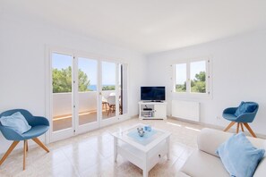 Fernseher, DVD-Player, Stereoanlage