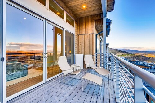 Ski-In/Ski-Out Apex Entire-Floor 5BR Penthouse