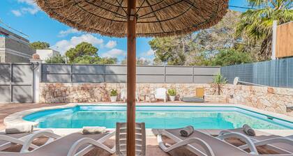 Casa de vacaciones "Villa Abril" con vistas a la montaña, piscina y Wi-Fi