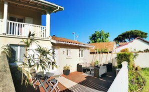 Outdoor dining - 3-bedroom house in the center of town! Market, beach and shopping on foot! (ANDERNOS-LES-BAINS)
