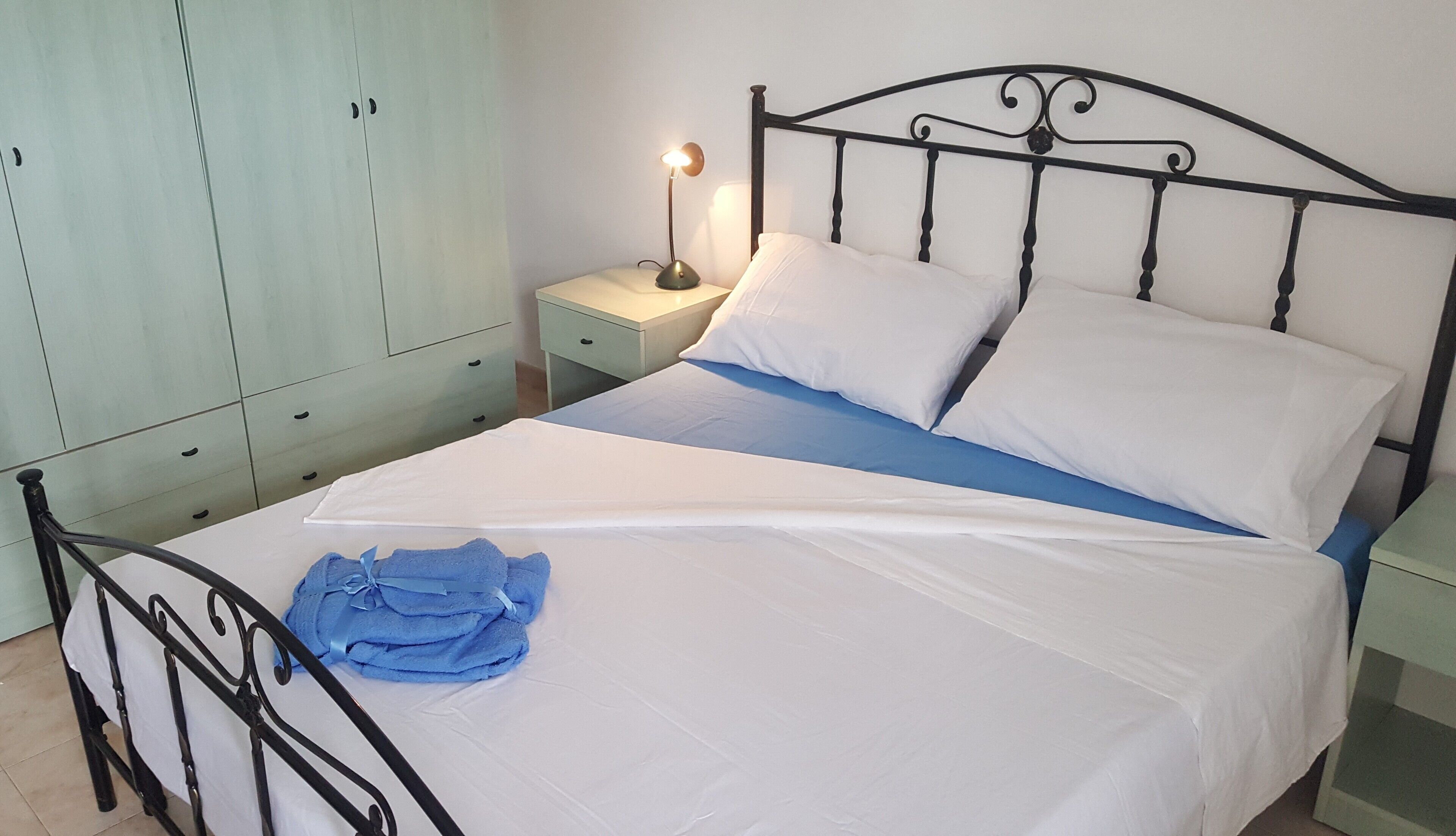 8 habitaciones y ropa de cama 