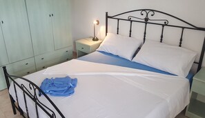 8 bedrooms, bed sheets