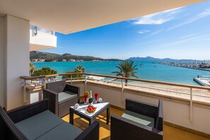 Terrace/patio - Holiday Home ‘Apartamento Brisas’ with Sea View, Wi-Fi, A/C & Balcony (Puerto Pollensa)