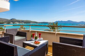 Property grounds - Holiday Home ‘Apartamento Brisas’ with Sea View, Wi-Fi, A/C & Balcony (Puerto Pollensa)