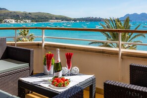 Property grounds - Holiday Home ‘Apartamento Brisas’ with Sea View, Wi-Fi, A/C & Balcony (Puerto Pollensa)