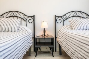 3 chambres, fer et planche à repasser, Wi-Fi gratuit, draps fournis