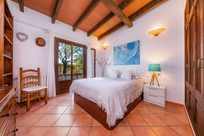 4 soverom, strykejern/-brett, wi-fi (inkludert) og sengetøy