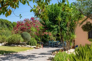 屋外ダイニングエリア