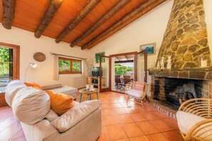 Télévision, cheminée