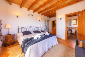5 bedrooms, iron/ironing board, free WiFi, bed sheets - Country Home Can Bosco with Pool, Wi-Fi, A/C, Garden & Terrace (San Lorenzo de Cardessar)