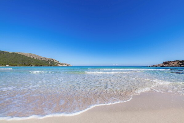 Una spiaggia nelle vicinanze
