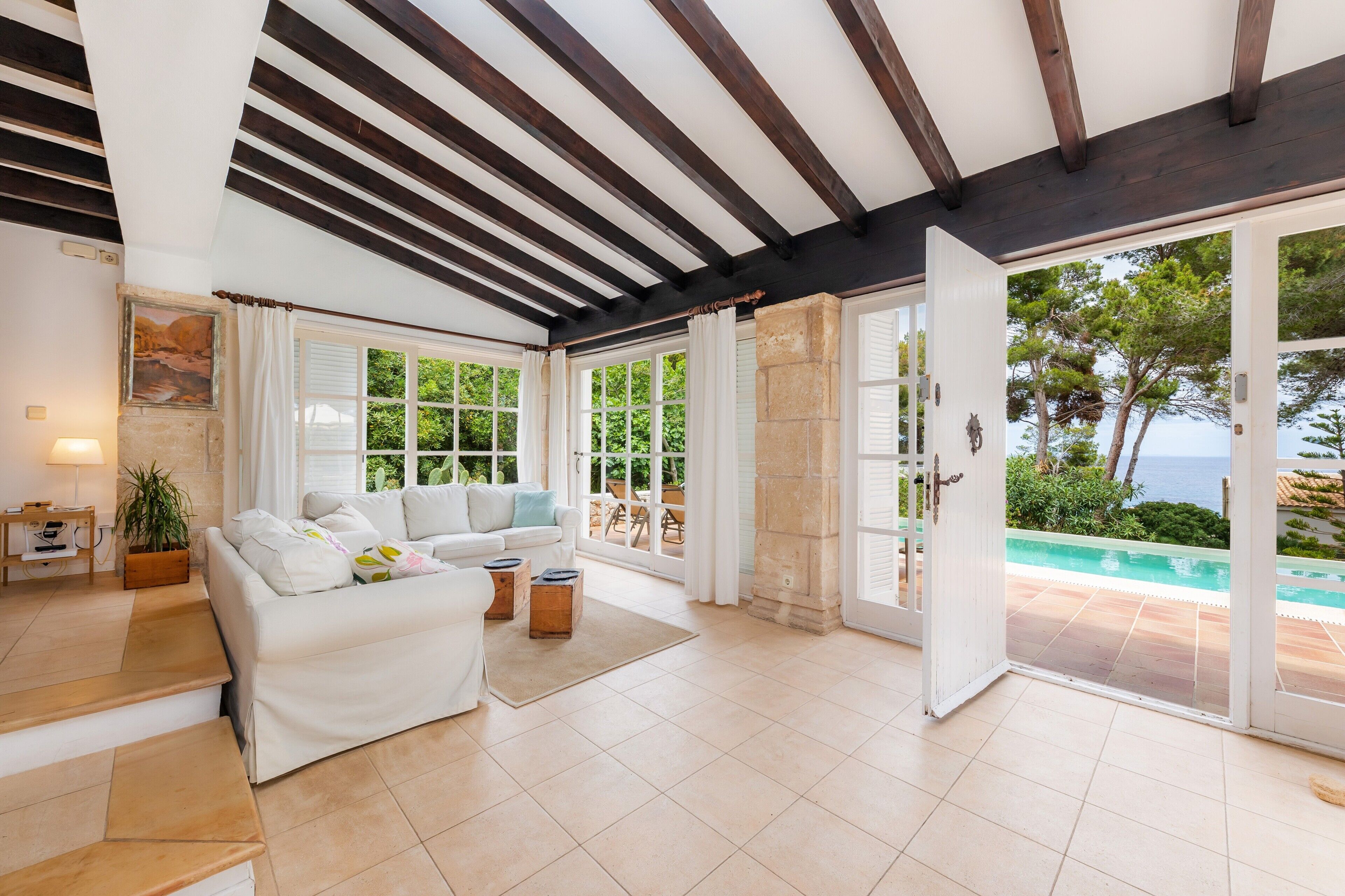 Télévision, cheminée