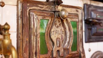 A vintage Italian-style radiator with a knob and the word 'ITALIA' on it.
