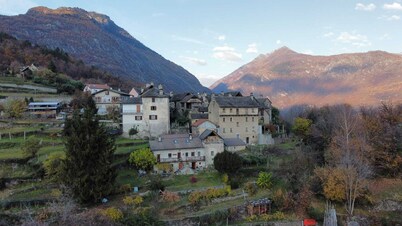 Casa Alpinone: detached rustic house in the countryside with private garden and orchard
