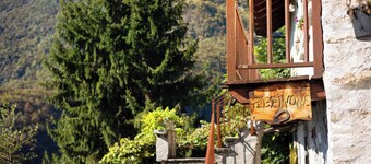 Casa Alpinone: detached rustic house in the countryside with private garden and orchard